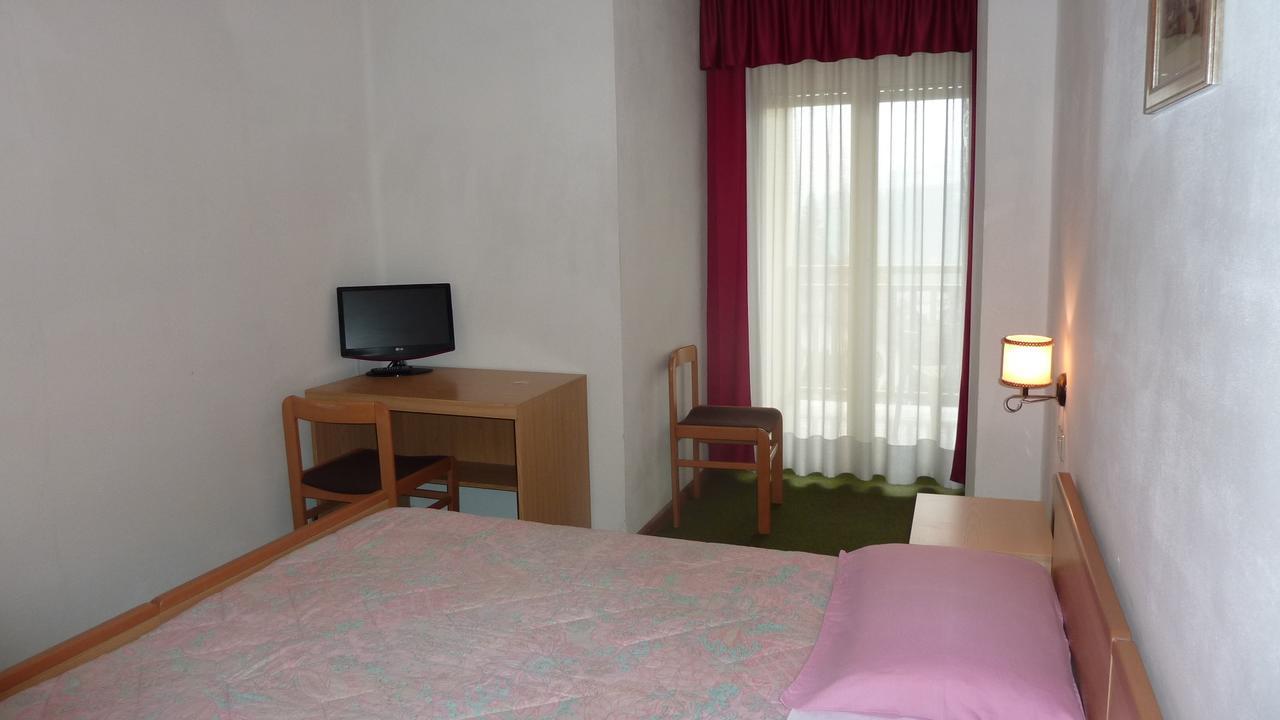 Hotel Terminus Levico Terme Exterior photo